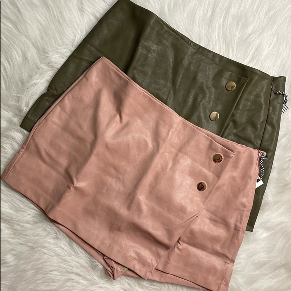 NEW WOMEN’S TRENDY CAMEL BUTTON FRONT FAUX LEATHER SKORT - Picture 8 of 16